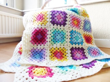 Traditional-Granny-Square-Blanket-Free-Crochet-Pattern